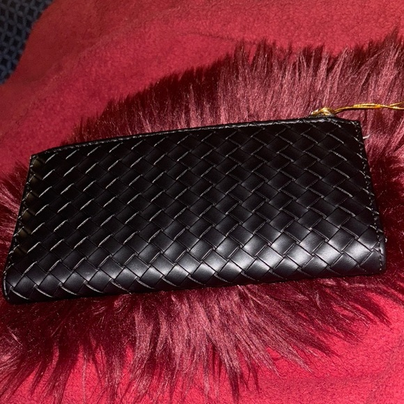 Bebe Black Kiara Woven Wallet - Picture 3 of 16